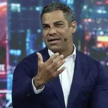 Miami’s outgoing mayor warns about what he sees happening in New York and the 2 cities’ different approaches to next summer’s World Cup