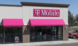 T-Mobile Poised to Dominate as Rivals Retreat from Retail Landscape