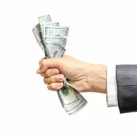 Dollar Climbs as Global Trade Tensions Ease