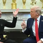 Zelensky Heads to Washington With an Entourage
