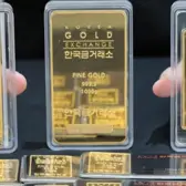 Gold up almost 1%, highest since April