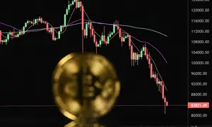 Don't buy Bitcoin yet, says legendary analyst forecasting $500,000