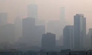 Wildfire Smoke Engulfs Illinois: Unhealthy Air Quality Persists Amidst Canadian Blaze